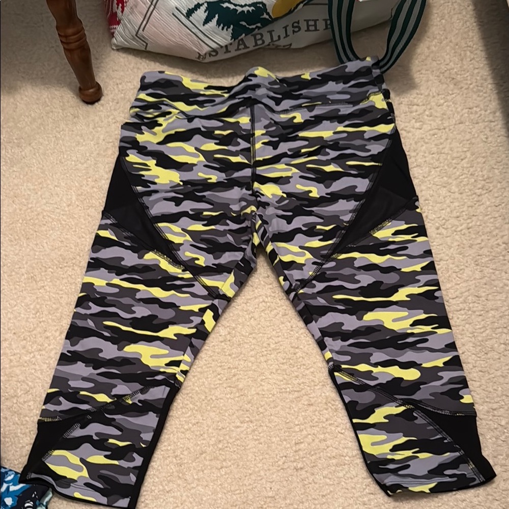 Forever 21 Gray and Black Camouflage Leggings